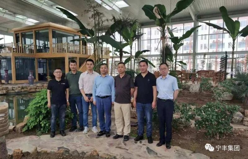 德華兔寶寶董事長(zhǎng)丁鴻敏、供應(yīng)中心總經(jīng)理陸鳴亮一行蒞臨淮北寧豐參觀交流